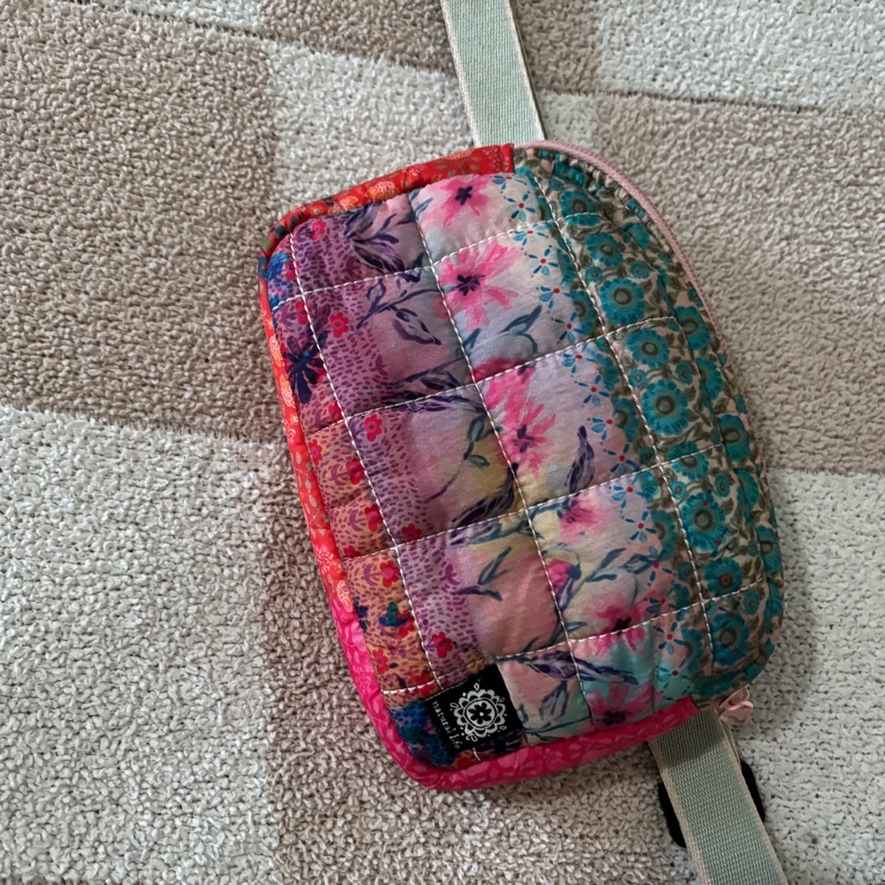 NATURAL LIFE Multicolor Quilted Bag